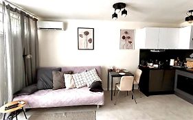 Sky Apartment Comfy Suite Pereca